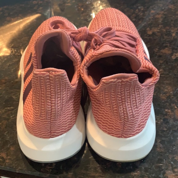 Adidas ❤️ - Picture 2 of 3